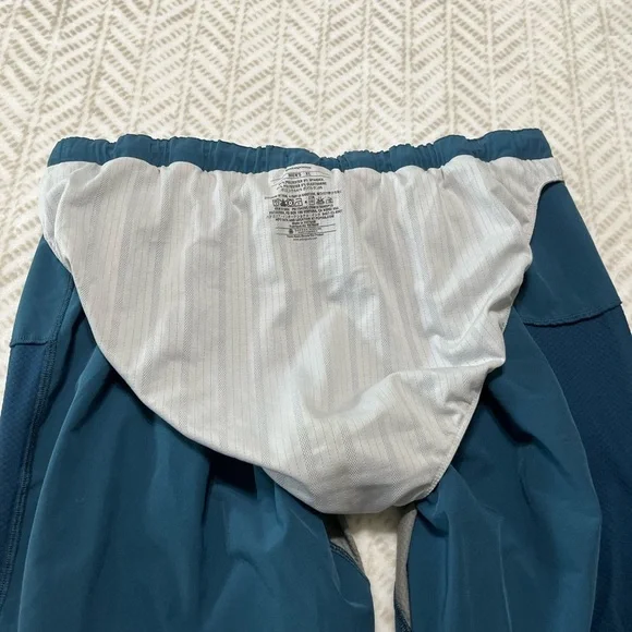 Patagonia XL Swimming Trunks - Picture 8 of 9